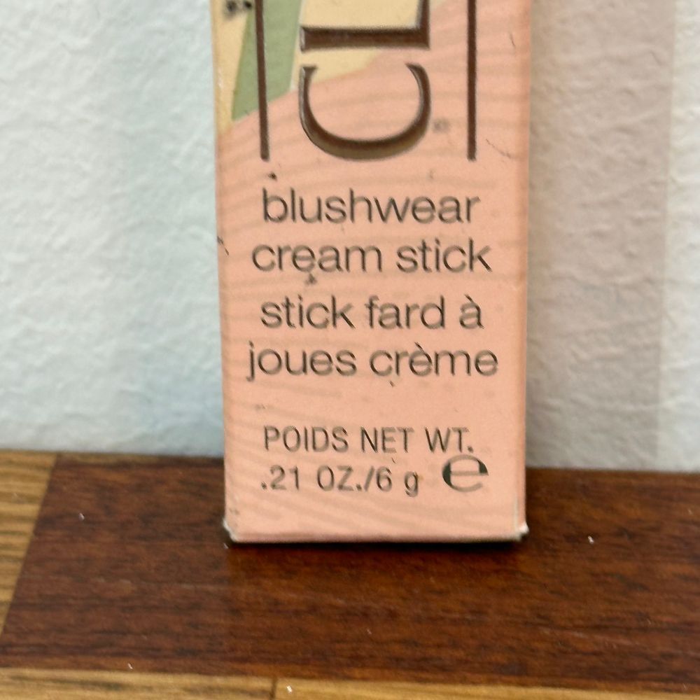 Clinique Blushwear Cream Stick .21oz Peachy Blush Discontinued Makeup NIB - Picture 3 of 5
